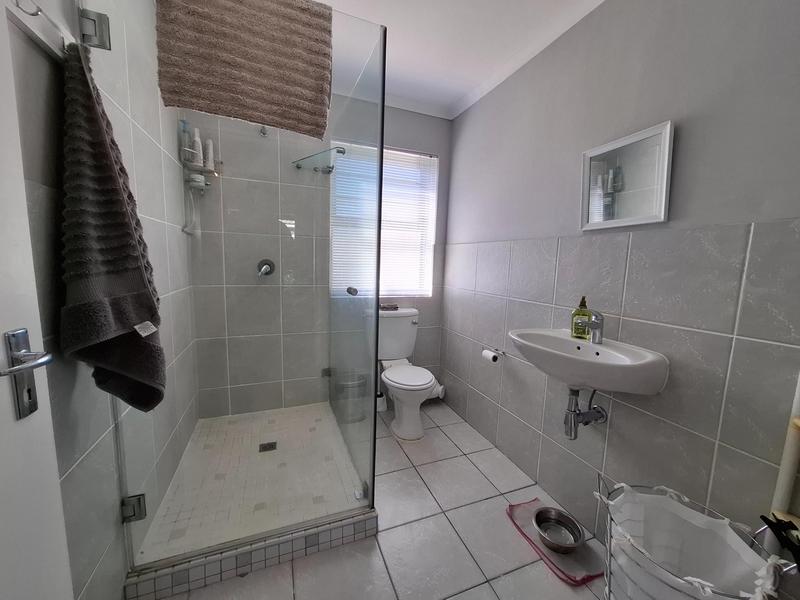 To Let 3 Bedroom Property for Rent in Land and Zeezicht Western Cape